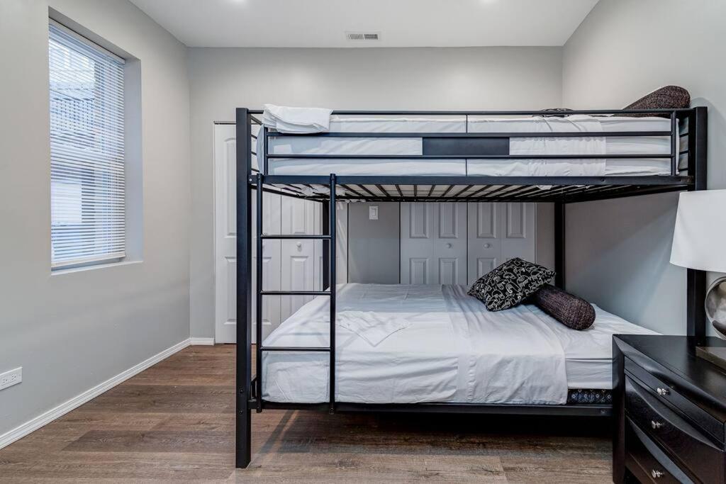 Suite 2 On Southport 4 Queen Beds Chicago Exterior foto